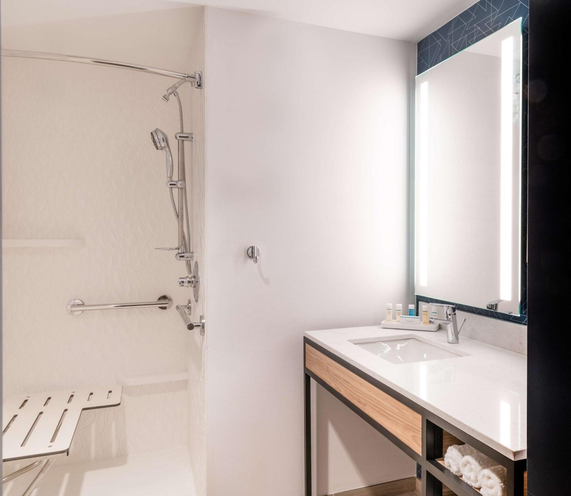 Hilton Garden Inn Flint Downtown Εξωτερικό φωτογραφία